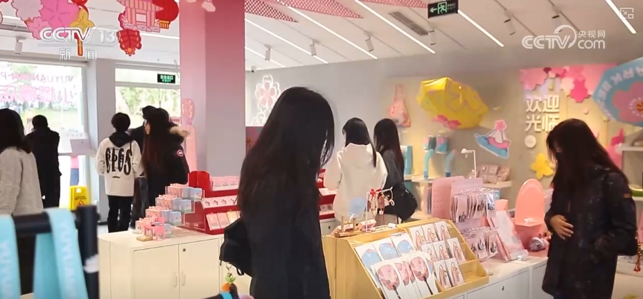 文化消费 “文创+”将“流量”变“留量”AG真人旗舰厅登录因地制宜、因时制宜创新(图4) 文化消费 “文创+”将“流量”变“留量”AG真人旗舰厅登录因地制宜、因时制宜创新(图4)